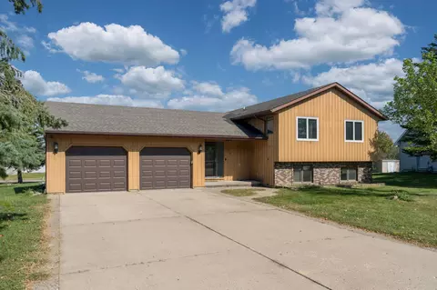 234 Foxborough Ln, Le Sueur, MN 56058