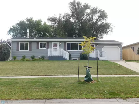 825 11th Ave W, West Fargo, ND 58078