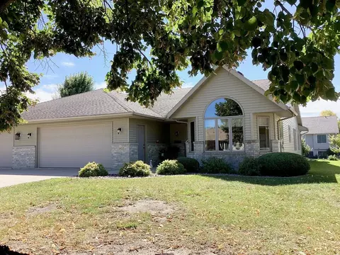 1102 Wood Park Ln, Albert Lea, MN 56007