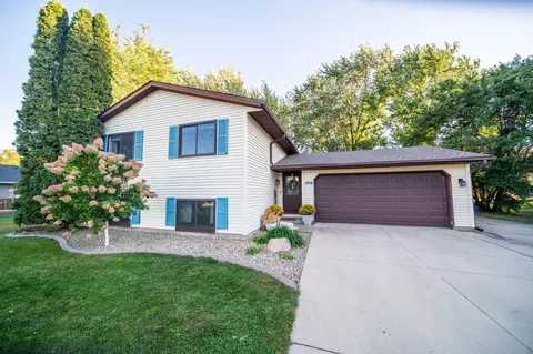 1004 4th St NW, Byron, MN 55920