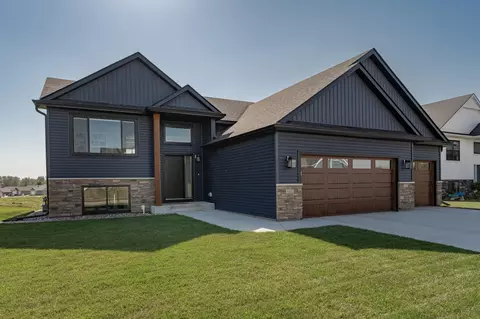 5502 Ridgeview Dr NW, Rochester, MN 55901