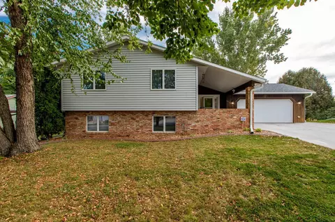 2431 Meadow Hills Dr SW, Rochester, MN 55902