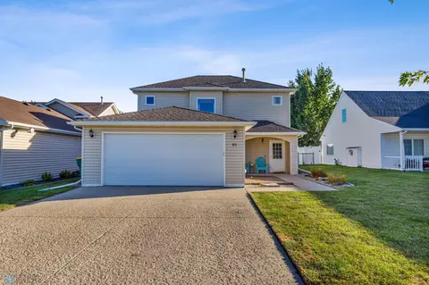 831 Homestead Ct, West Fargo, ND 58078
