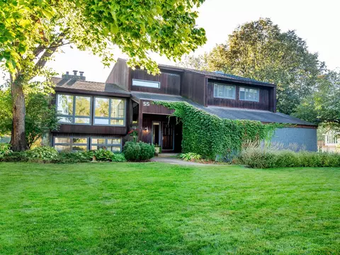 55 Deer Hills Cir, North Oaks, MN 55127