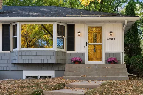 5230 Holiday Rd, Minnetonka, MN 55345