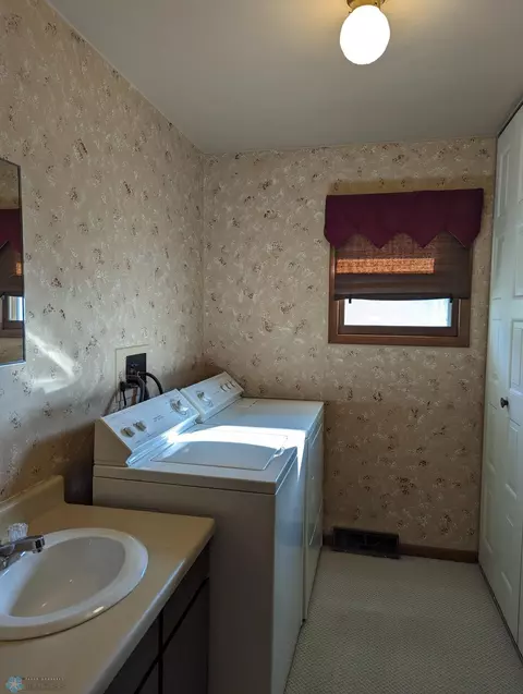 655 6th St SW, Forman, ND 58032 photo 12