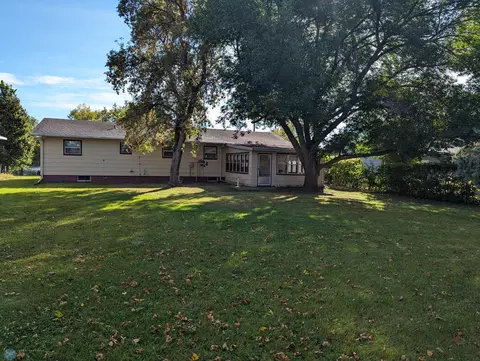 655 6th St SW, Forman, ND 58032 photo 3