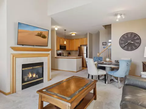 8622 Savanna Oaks Bay #H, Woodbury, MN 55125