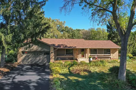 1916 E 123rd St, Burnsville, MN 55337