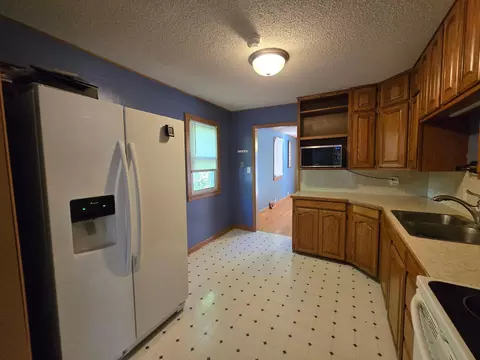 710 10th St SW, Willmar, MN 56201 photo 5