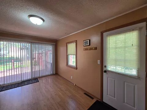 710 10th St SW, Willmar, MN 56201 photo 7