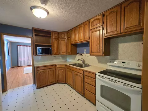 710 10th St SW, Willmar, MN 56201 photo 6