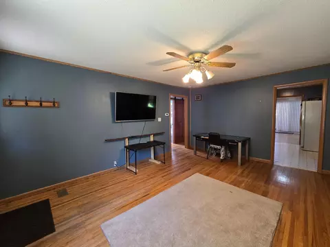 710 10th St SW, Willmar, MN 56201 photo 2