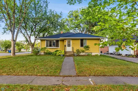 303 12th St N, Moorhead, MN 56560