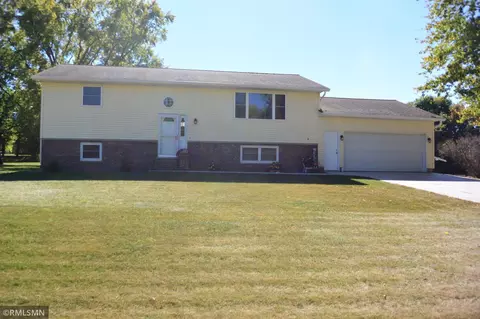 610 5th St E, Glencoe, MN 55336