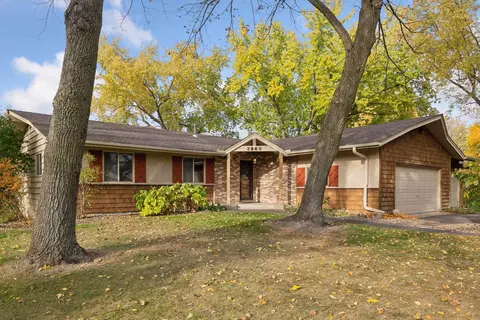 3960 Hunters Hill Way, Minnetonka, MN 55345