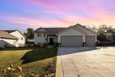 916 Pleasant Ave, Saint Paul Park, MN 55071