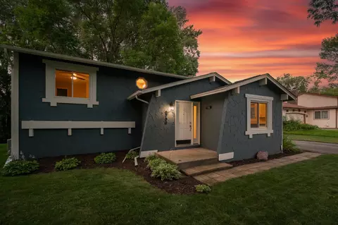 8730 Darnel Rd, Eden Prairie, MN 55344