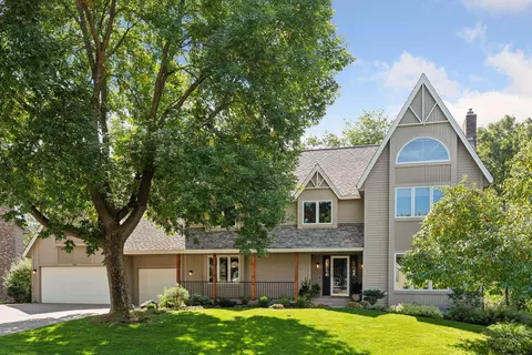 950 Scenic Dr, Shoreview, MN 55126