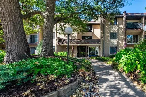 1690 Highway 36 W #118, Roseville, MN 55113