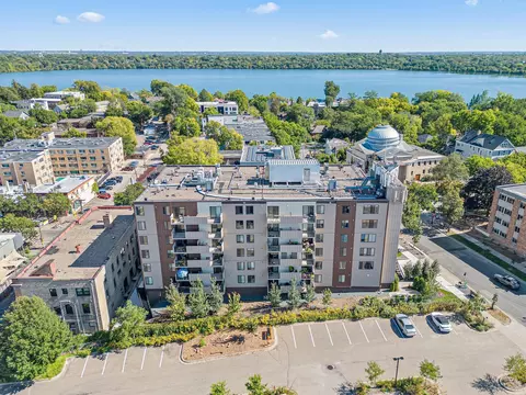 2800 W 44th St #303, Minneapolis, MN 55410