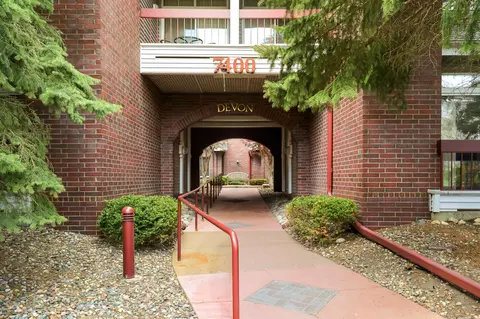 7400 Edinborough Way #5208, Edina, MN 55435