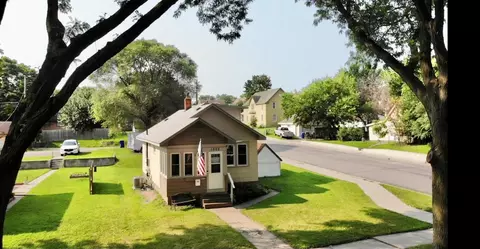 1002 Rose Ave E, Saint Paul, MN 55106