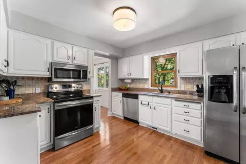 Kitchen - 4305 Dunrovin Ln, Eagan, MN 55123 photo 1 of 4
