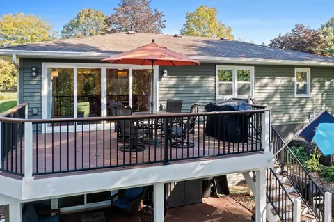 Exterior - 4305 Dunrovin Ln, Eagan, MN 55123 photo 6 of 12