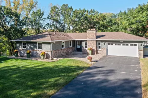 4305 Dunrovin Ln, Eagan, MN 55123