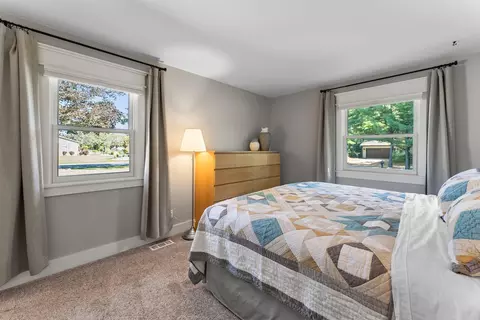 Bedroom - 4305 Dunrovin Ln, Eagan, MN 55123 photo 2 of 4