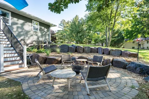 Exterior - 4305 Dunrovin Ln, Eagan, MN 55123 photo 7 of 12