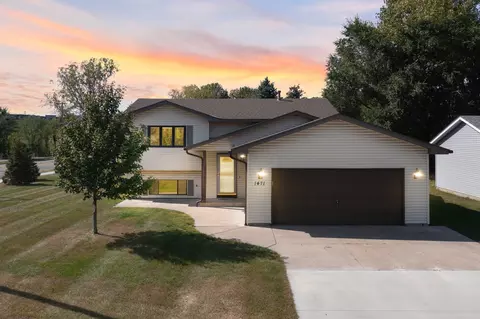 1471 Oakdale Ave, West Saint Paul, MN 55118