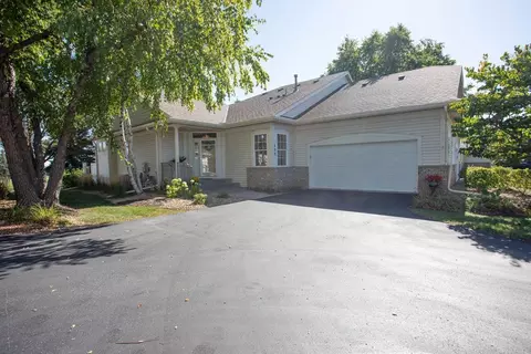 433 Holly Ln N, Oakdale, MN 55128