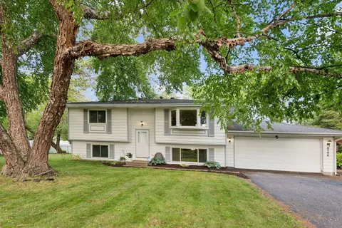 8590 Saratoga Ln, Eden Prairie, MN 55347