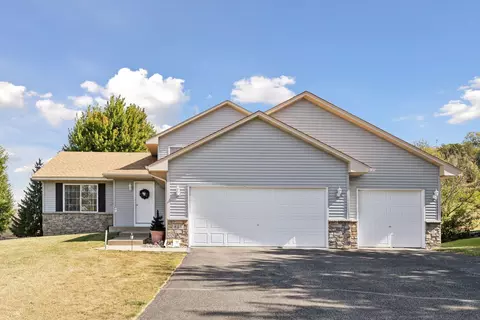 821 Green Acre Ct, Belle Plaine, MN 56011