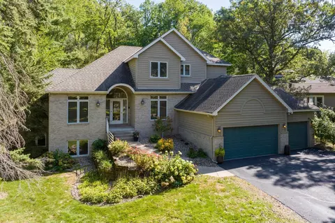 8917 Wood Cliff Rd, Bloomington, MN 55438