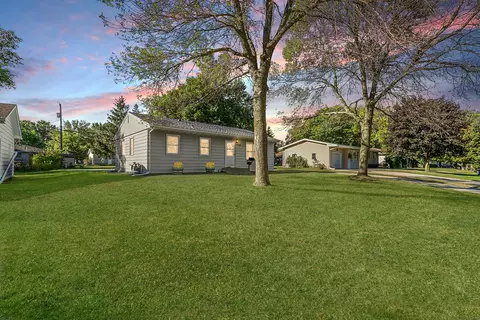 1329 Highland Pl, Faribault, MN 55021
