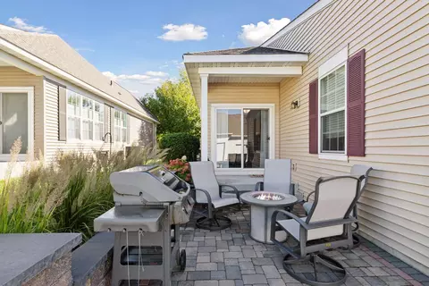 9760 Picket Dr, Eden Prairie, MN 55347