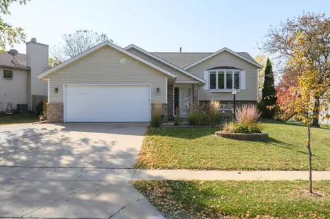 3621 Halling Pl SW, Rochester, MN 55902