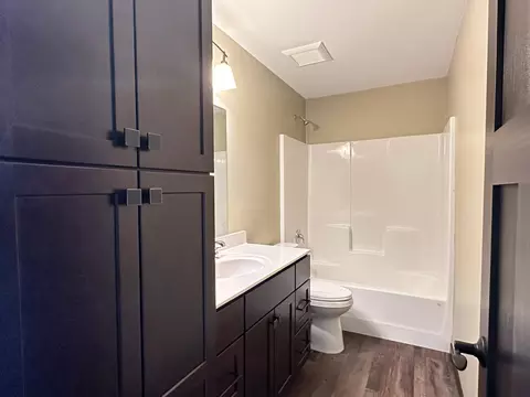 Bath - 1022 Bucknell Ct, Spring Valley, MN 55975 photo 1 of 3