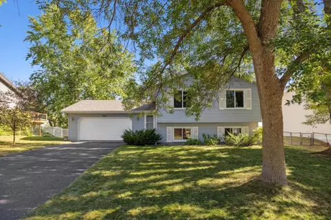 466 Springhill Rd, Vadnais Heights, MN 55127