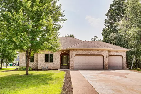 6087 Golden Oaks Cir, North Branch, MN 55056