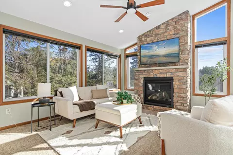 2950 Western Ave N, Roseville, MN 55113