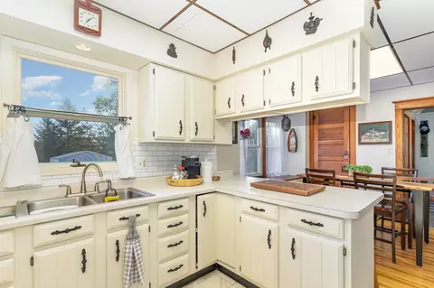 319 Mill St S, Waterville, MN 56096