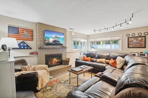 4505 Oak Leaf Dr, Vadnais Heights, MN 55127