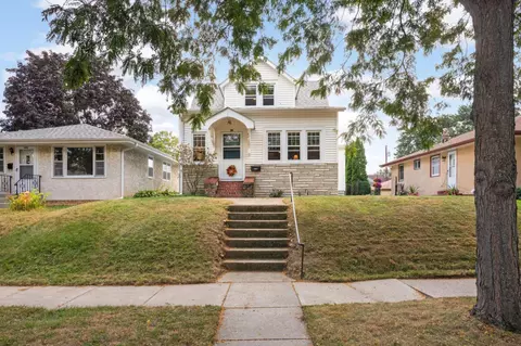 682 Cottage Ave E, Saint Paul, MN 55106