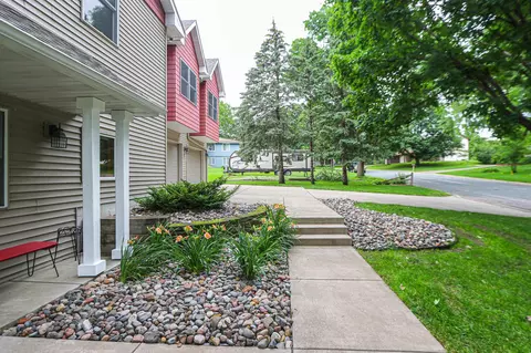 728 Birch Ln, Northfield, MN 55057
