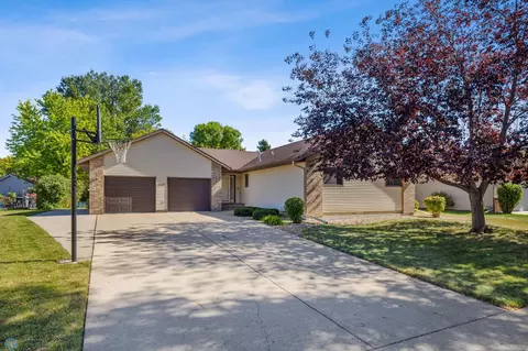 3338 20th St S, Fargo, ND 58104