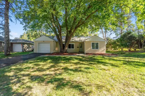 2222 Burma Ln, South Saint Paul, MN 55075